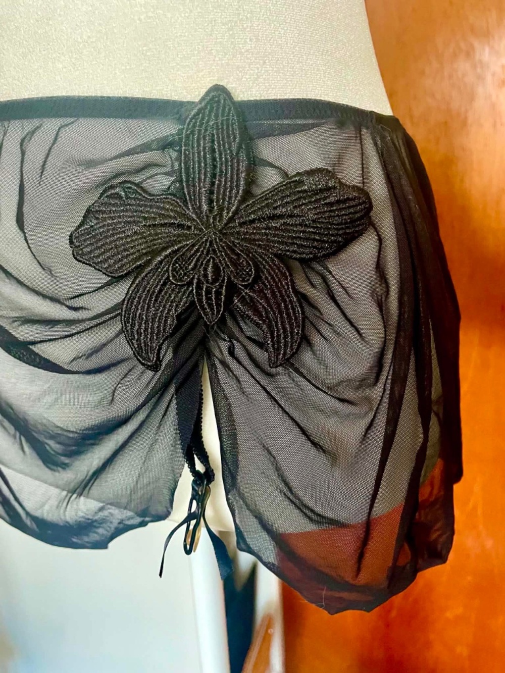 Victoria's Secret Very Sexy Sheer Mesh Garter Skirt Black Y2K 2006 M